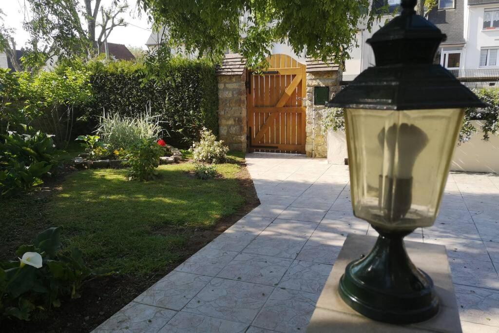 La Roseliere Maison Plain Pied Confortable Belle Decoration Jardin Magnifique 10 Mn A Pied Centre Ville Bayeux Proche Plages Du Debarquement Экстерьер фото