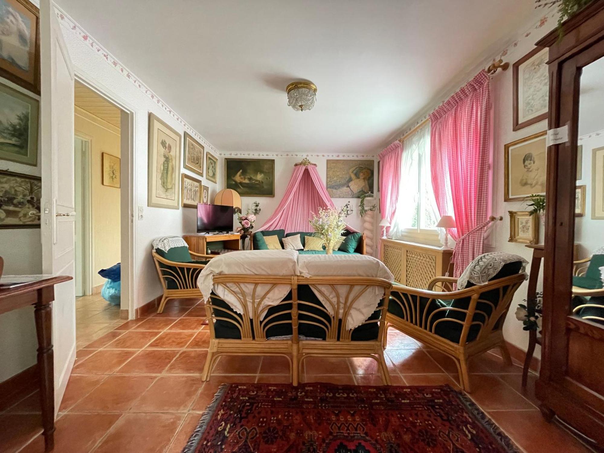 La Roseliere Maison Plain Pied Confortable Belle Decoration Jardin Magnifique 10 Mn A Pied Centre Ville Bayeux Proche Plages Du Debarquement Экстерьер фото